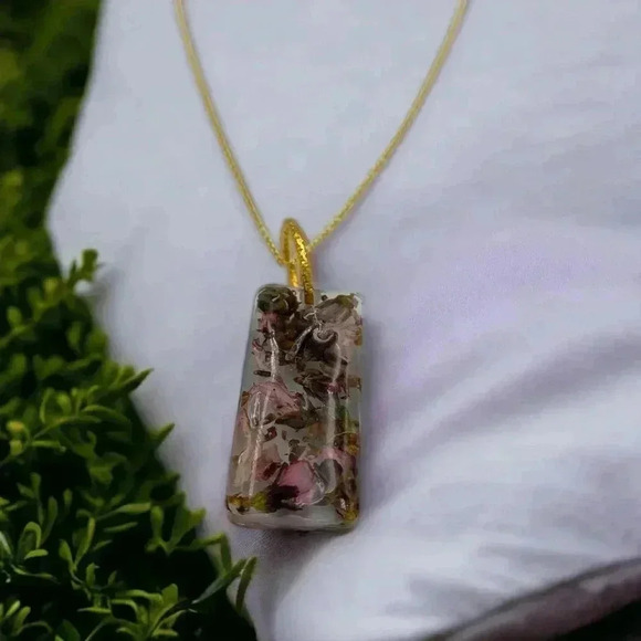 Dried Flowers Peach Blossom Resin Dog Tags Statement Neckace Gold Plated chain - Picture 1 of 6